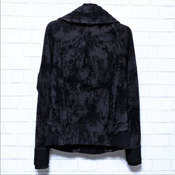 Lululemon - Picture 4 of 8